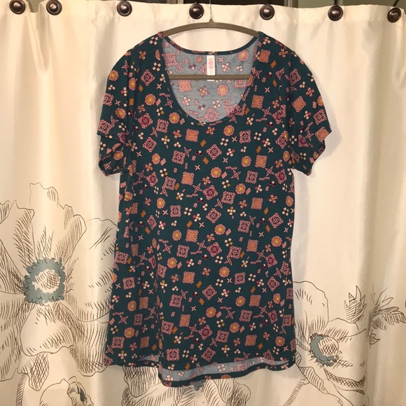 LuLaRoe Classic T Shirt in Large - Picture 5 of 7
